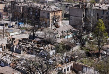 Allarme in diverse regioni, a fuoco deposito carburante in Russia