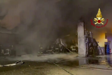 Incendio in un distributore di carburante a Cagliari