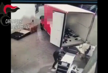 Assalti a depositi di capi d'abbigliamento firmati, 9 arresti