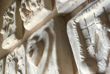 Bambini a lezione di scalpellino per riscoprire la lavorazione del travertino