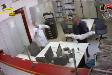 Corruzione, 15 indagati nel Napoletano