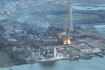 Ucraina, a Mariupol evacuazione dall'acciaieria Azovstal