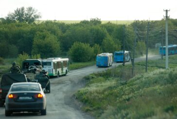 Prosegue l'evacuazione dei feriti dall'acciaieria Azovstal