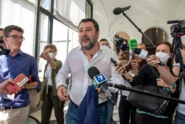 Lega, Salvini "Se volete far politica senza attacchi fate tessera Pd"