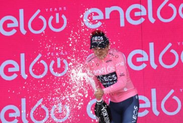 Hirt vince all'Aprica, Carapaz mantiene la maglia rosa