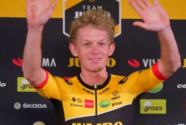 Bouwman fa il bis al Giro, Carapaz ancora in maglia rosa