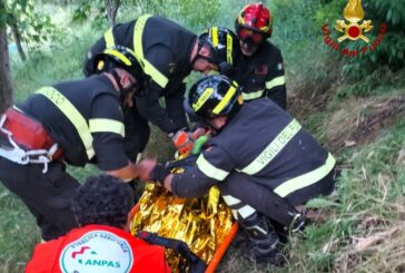 93enne scivola in una scarpata: soccorso dai Vigili del fuoco