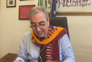 Gasparri festeggia la vittoria della Roma e declama l'ode giallorossa