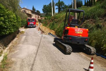Asfalto e condotta idrica per la strada di Montauto