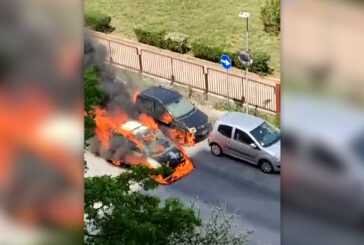Palermo, auto si incendia in strada. Tragedia sfiorata