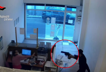 In tre rapinano un negozio nel Catanese, arrestati