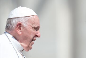 Papa Francesco "Non portate l'umanità alla rovina"