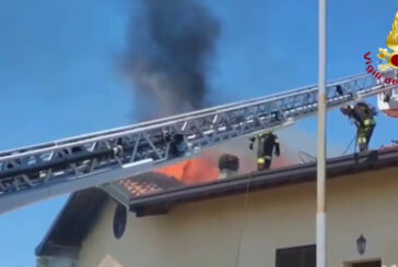 Incendio in una palazzina nel Comasco,  Vigili del Fuoco domano fiamme