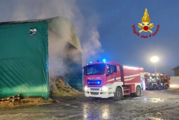 Monteroni: incendio di mille rotoballe nella notte