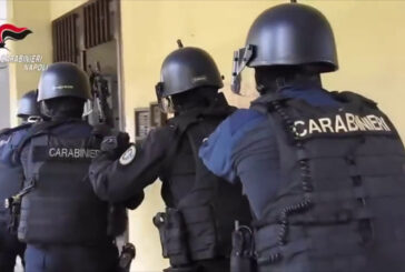 Carabinieri tra i bagnanti arrestano latitante nel napoletano