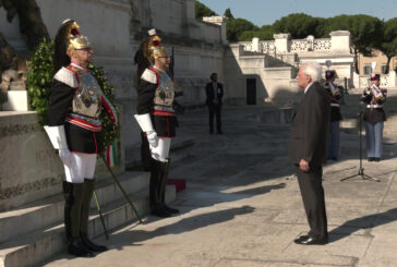 2 Giugno, Mattarella depone corona d’alloro all’Altare della Patria