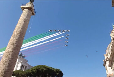 Festa della Repubblica, le Frecce Tricolori solcano i cieli di Roma