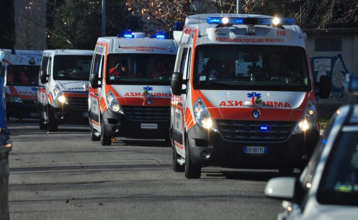 Scontro fra due auto in A1: feriti 3 uomini