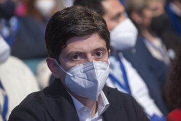 Covid, Speranza "Sfida ancora aperta, contagi in aumento"