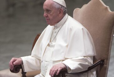 Papa "Periodo estivo è prezioso per leggere il Vangelo senza fretta"