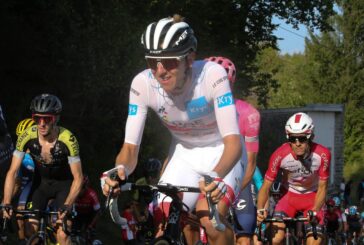 Pogacar vince 17^ tappa del Tour e recupera 4" a Vingegaard