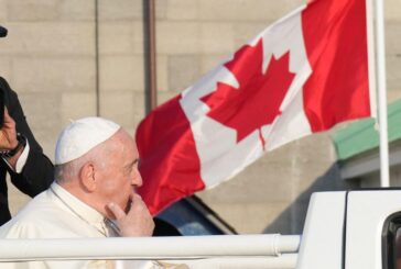 Il Papa rientra dal Canada "Avanti verso riconciliazione e verità"