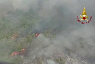 Canadair italiani in azione contro gli incendi in Portogallo