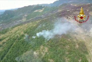 Incendio sull’Appennino Bolognese, le immagini dei boschi bruciati