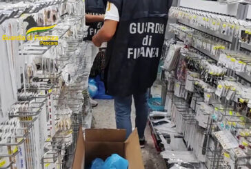 Pescara, Gdf sequestra 50mila pezzi bigiotteria contraffatta