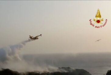 Incendio a Pantelleria, Canadair in azione per contenere roghi attivi
