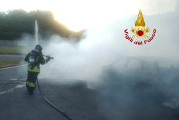 Intervento dei Vigili del fuoco per l’incendio di un’auto