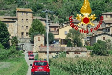 Vigili del fuoco in azione a Brenna per la ricerca di una persona