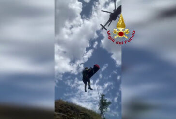 Precipita in un burrone nel Catanese, tratto in salvo un anziano