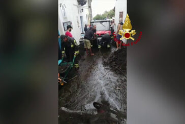 Devastata dal maltempo isola di Stromboli, vigili del fuoco al lavoro