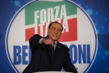 Berlusconi "Non andare a votare è autolesionista"