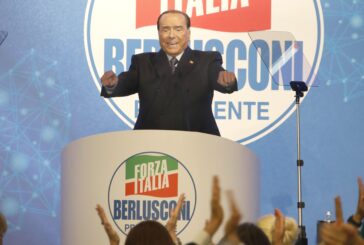 Berlusconi "Lo scostamento sia ultima spiaggia"