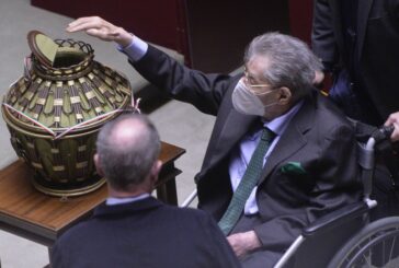 Umberto Bossi eletto alla Camera, Salvini "Quante parole al vento"