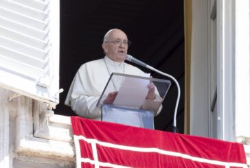 Papa "L'esclusione dei migranti è schifosa e criminale"