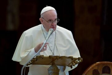 Papa "Disinnescare i conflitti col dialogo"