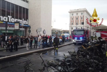 Roma, Incendio di motorini fuori dalla Stazione Termini, nessun ferito