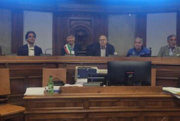 Il Consiglio comunale sospende i lavori durante la manifestazione Whirlpool