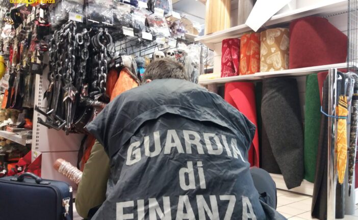 GdF Siena: sequestrati articoli per Halloween privi di marchio CE
