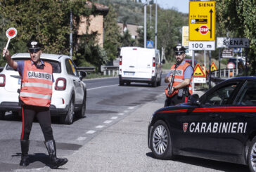 Scippatori in moto rintracciati dai Carabinieri e denunciati