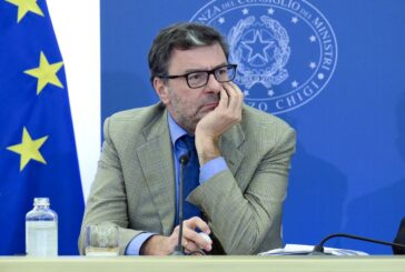 Giorgetti "Pronti a fronteggiare i rischi di recessione"