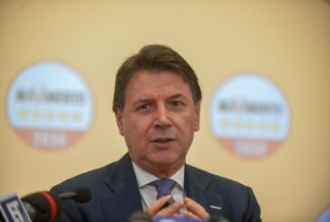Conte "Senza confronto in Parlamento basta armi a Kiev"