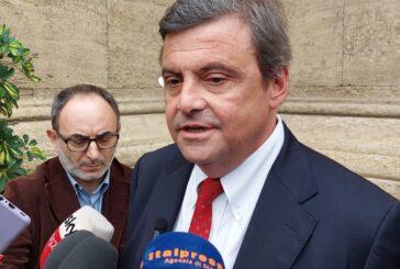 Migranti, Calenda "Francia ha esagerato, ma serve ricucire il rapporto"