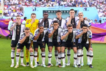 Bocca "tappata", i giocatori della Germania contro la Fifa