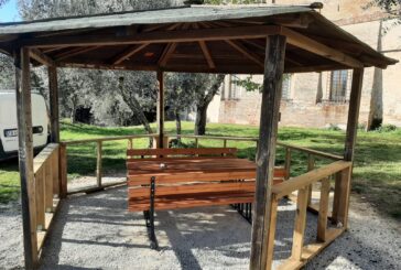 Riqualificato con materiale riciclato il gazebo degli Orti dei Tolomei