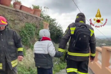 Frana a Ischia, una famiglia bloccata dal fango