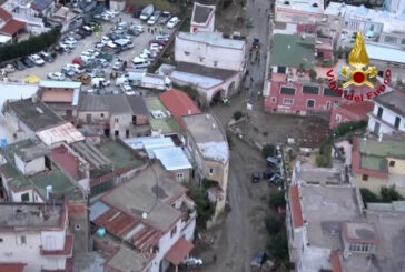 Ischia, ricognizione aerea dei vigili del fuoco alla ricerca dispersi